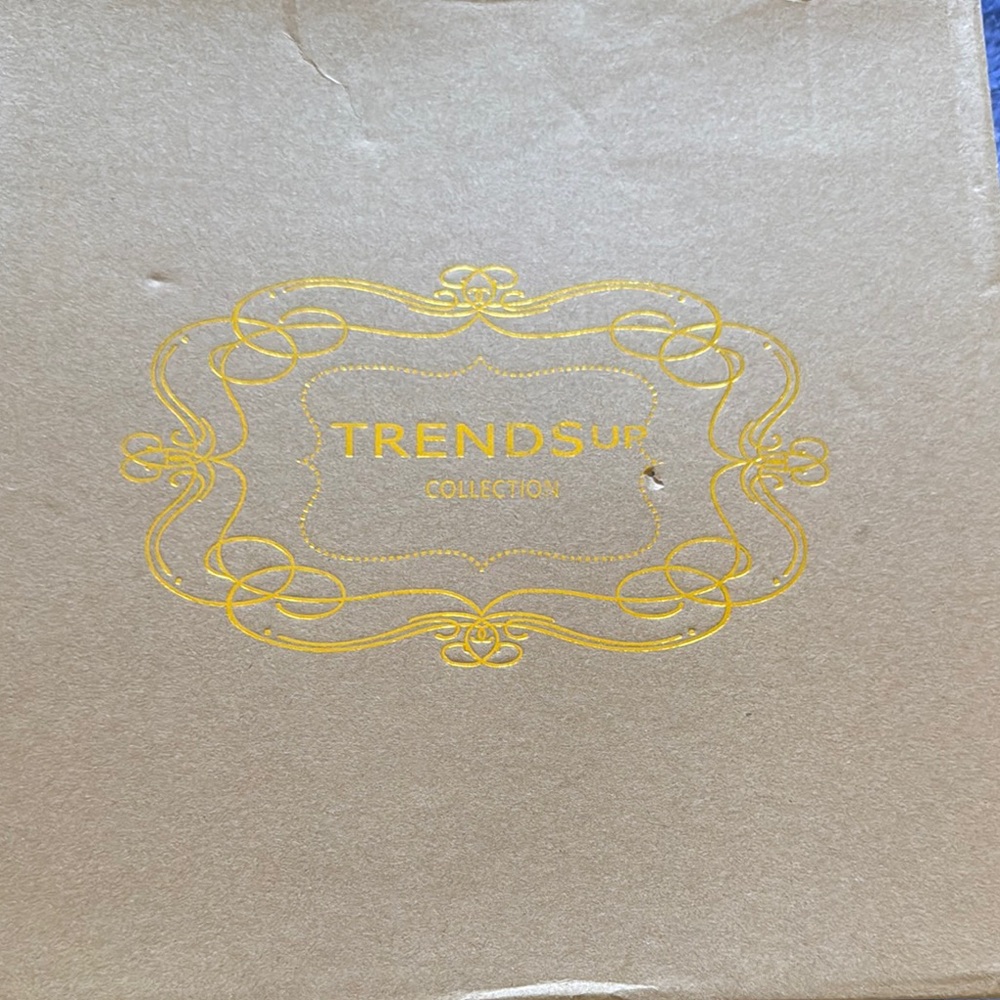 Trendsup Collection Gold Embossed Box